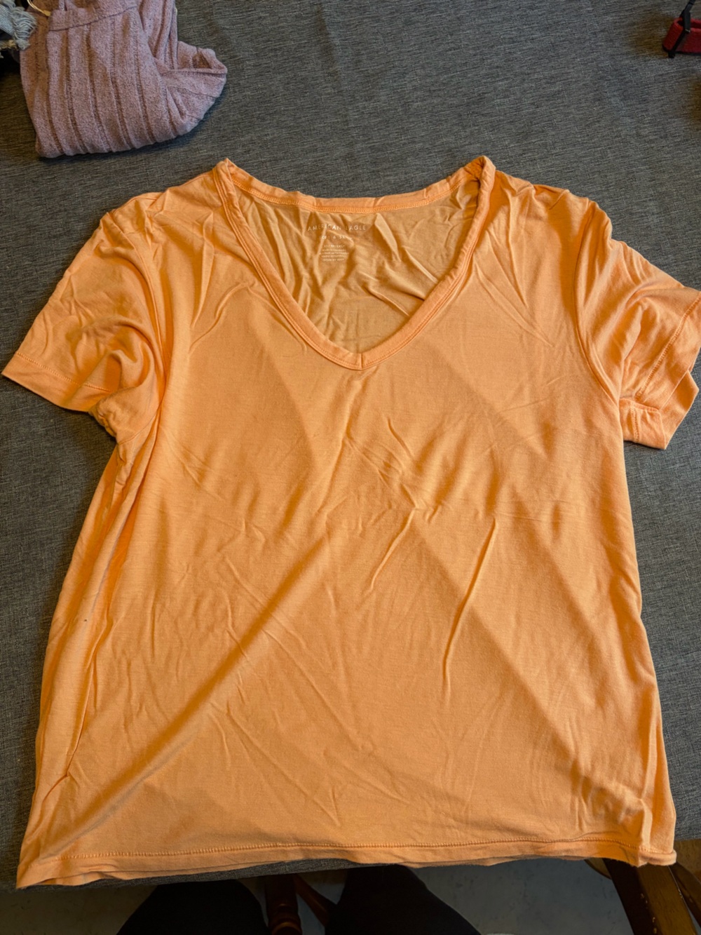 American Eagle Outfitters Short Sleeve V-Neck Tee in Peach Orange